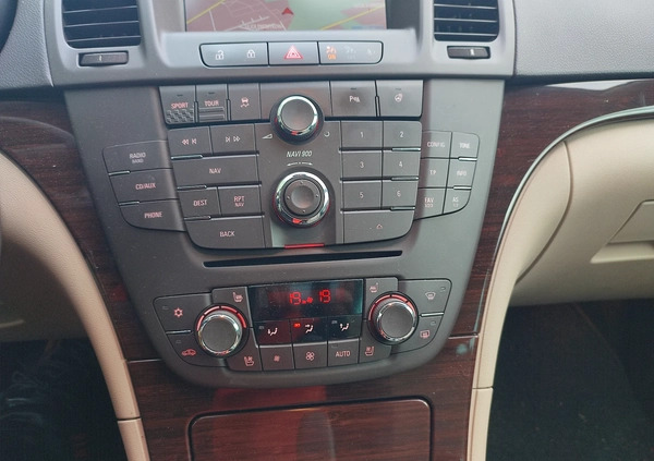 Opel Insignia cena 29900 przebieg: 205000, rok produkcji 2012 z Swarzędz małe 56